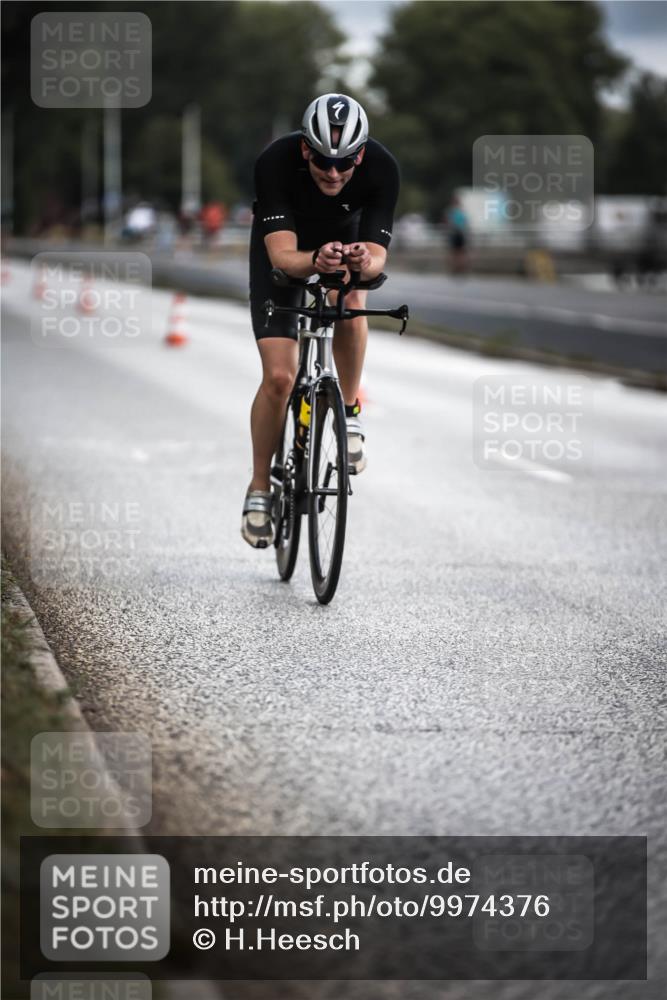 16.08.2026 - KN Förde Triathlon 2026 H.Heesch http://msf.ph/oto/9974376 16.08.2026 11:01:10 Radfahren 319, 323 meine-sportfotos.de