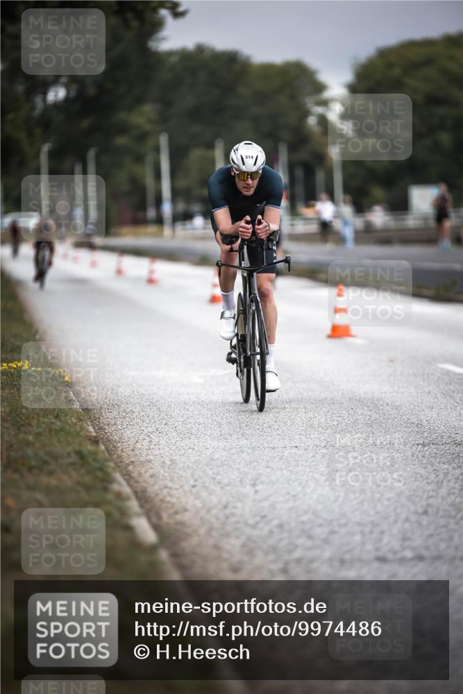 16.08.2026 - KN Förde Triathlon 2026 H.Heesch http://msf.ph/oto/9974486 16.08.2026 11:02:15 Radfahren 314, 327 meine-sportfotos.de