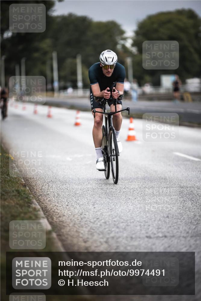 16.08.2026 - KN Förde Triathlon 2026 H.Heesch http://msf.ph/oto/9974491 16.08.2026 11:02:16 Radfahren 314, 327, 441 meine-sportfotos.de
