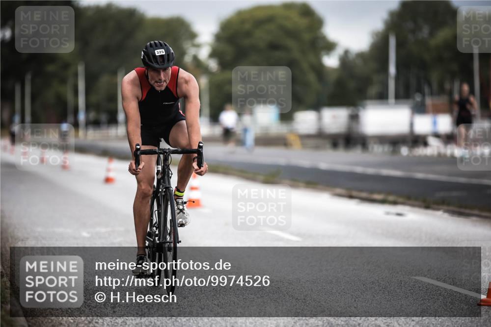 16.08.2026 - KN Förde Triathlon 2026 H.Heesch http://msf.ph/oto/9974526 16.08.2026 11:02:30 Radfahren 321, 325 meine-sportfotos.de