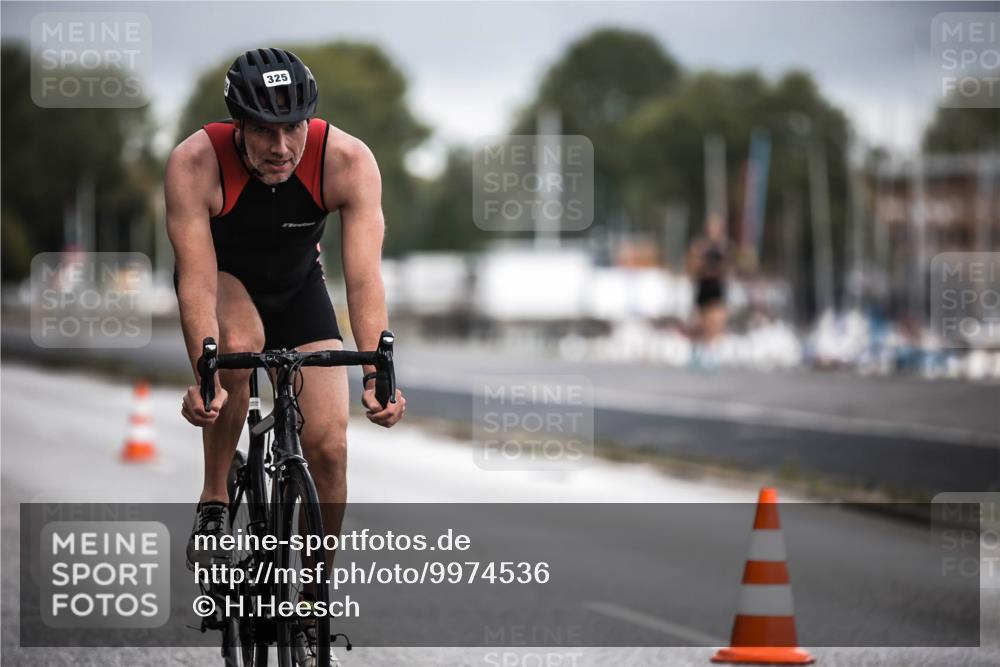 16.08.2026 - KN Förde Triathlon 2026 H.Heesch http://msf.ph/oto/9974536 16.08.2026 11:02:30 Radfahren 321, 325 meine-sportfotos.de