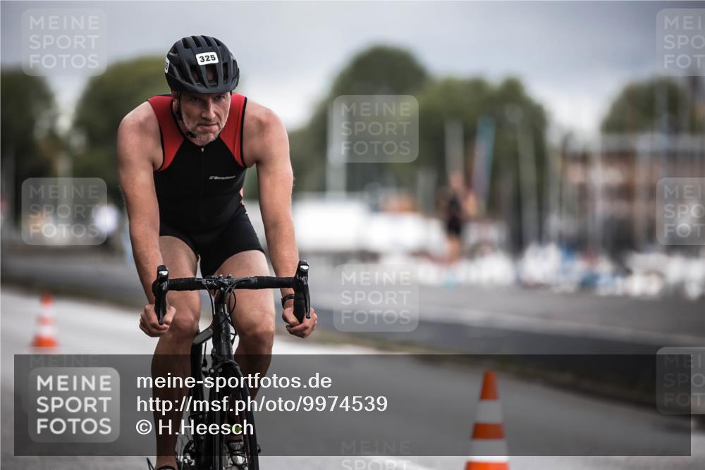 16.08.2026 - KN Förde Triathlon 2026 H.Heesch http://msf.ph/oto/9974539 16.08.2026 11:02:30 Radfahren 321, 325 meine-sportfotos.de
