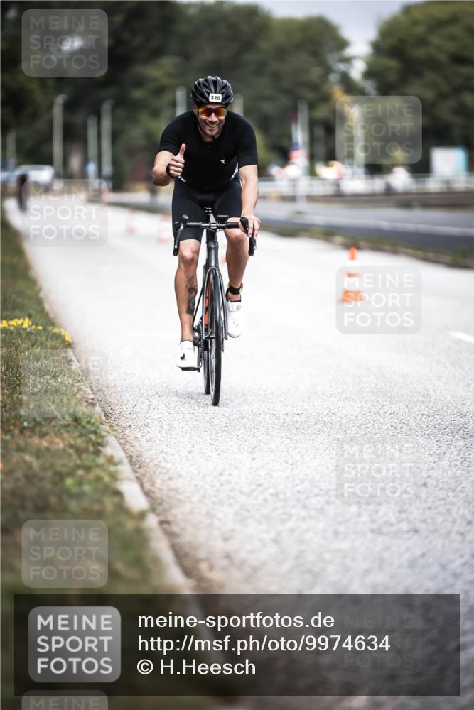 16.08.2026 - KN Förde Triathlon 2026 H.Heesch http://msf.ph/oto/9974634 16.08.2026 11:04:04 Radfahren 320, 363 meine-sportfotos.de