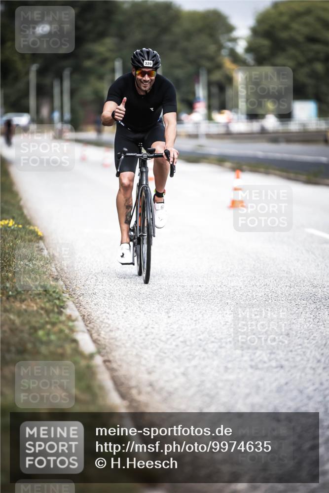 16.08.2026 - KN Förde Triathlon 2026 H.Heesch http://msf.ph/oto/9974635 16.08.2026 11:04:04 Radfahren 320, 363 meine-sportfotos.de
