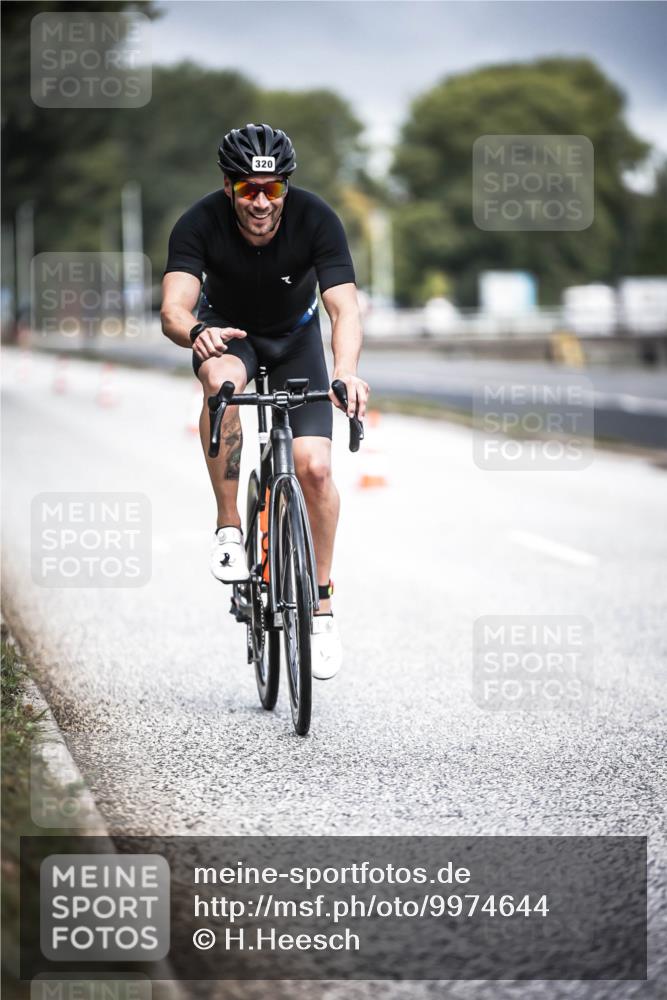 16.08.2026 - KN Förde Triathlon 2026 H.Heesch http://msf.ph/oto/9974644 16.08.2026 11:04:04 Radfahren 320, 363 meine-sportfotos.de
