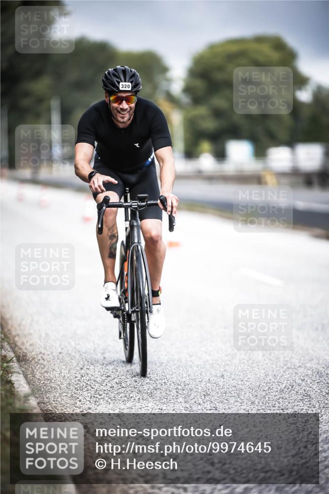 16.08.2026 - KN Förde Triathlon 2026 H.Heesch http://msf.ph/oto/9974645 16.08.2026 11:04:04 Radfahren 320, 363 meine-sportfotos.de