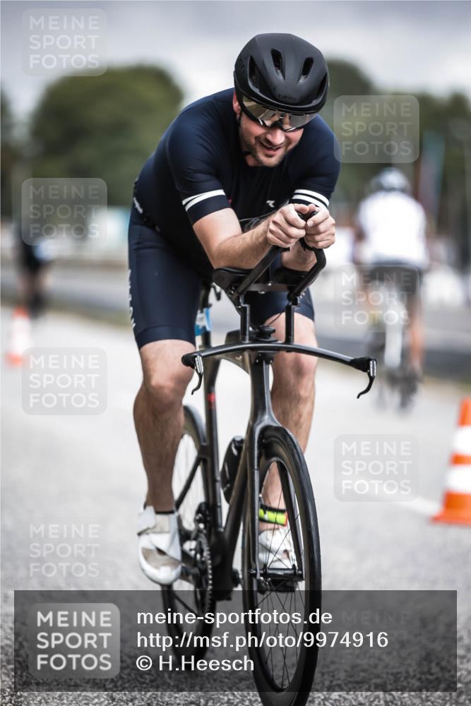 16.08.2026 - KN Förde Triathlon 2026 H.Heesch http://msf.ph/oto/9974916 16.08.2026 11:07:24 Radfahren 302, 322, 328 meine-sportfotos.de