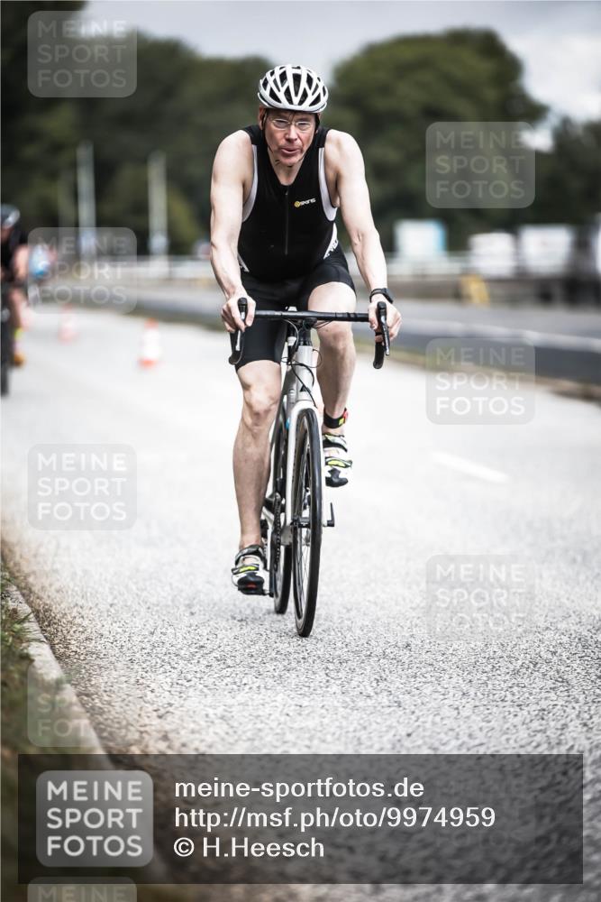 16.08.2026 - KN Förde Triathlon 2026 H.Heesch http://msf.ph/oto/9974959 16.08.2026 11:07:41 Radfahren 355, 367 meine-sportfotos.de