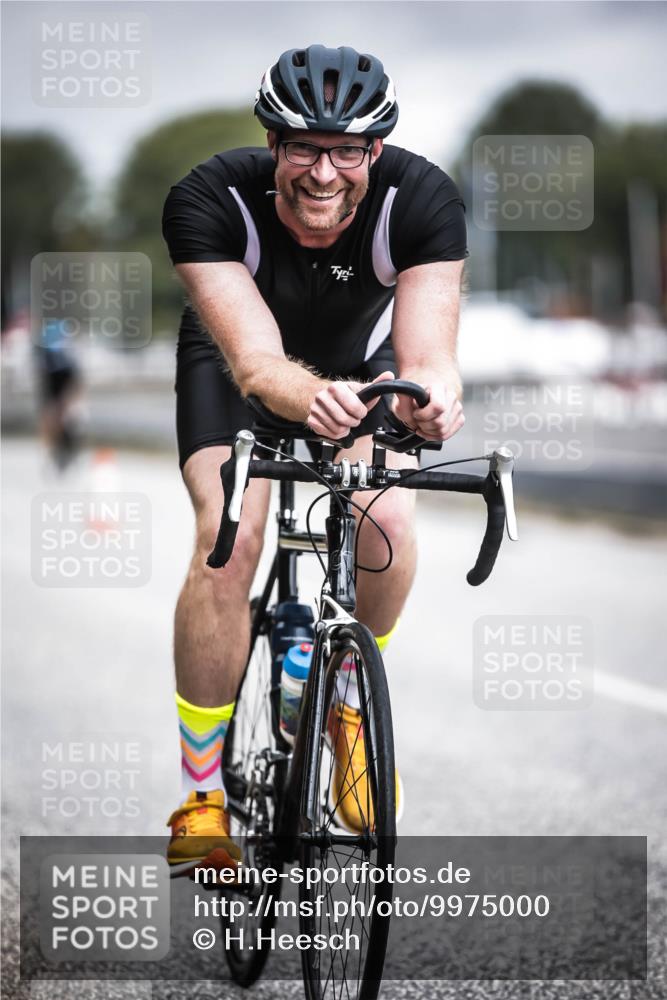 16.08.2026 - KN Förde Triathlon 2026 H.Heesch http://msf.ph/oto/9975000 16.08.2026 11:07:44 Radfahren 355, 367, 391 meine-sportfotos.de