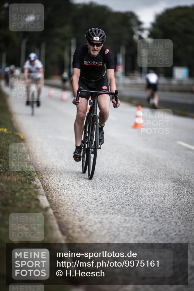 16.08.2026 - KN Förde Triathlon 2026 H.Heesch http://msf.ph/oto/9975161 16.08.2026 11:09:44 Radfahren 306, 364, 371 meine-sportfotos.de