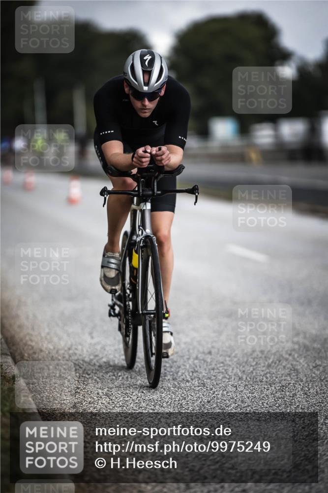 16.08.2026 - KN Förde Triathlon 2026 H.Heesch http://msf.ph/oto/9975249 16.08.2026 11:10:13 Radfahren 319, 325 meine-sportfotos.de