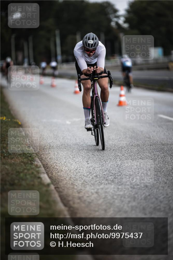 16.08.2026 - KN Förde Triathlon 2026 H.Heesch http://msf.ph/oto/9975437 16.08.2026 11:11:27 Radfahren 353, 409 meine-sportfotos.de