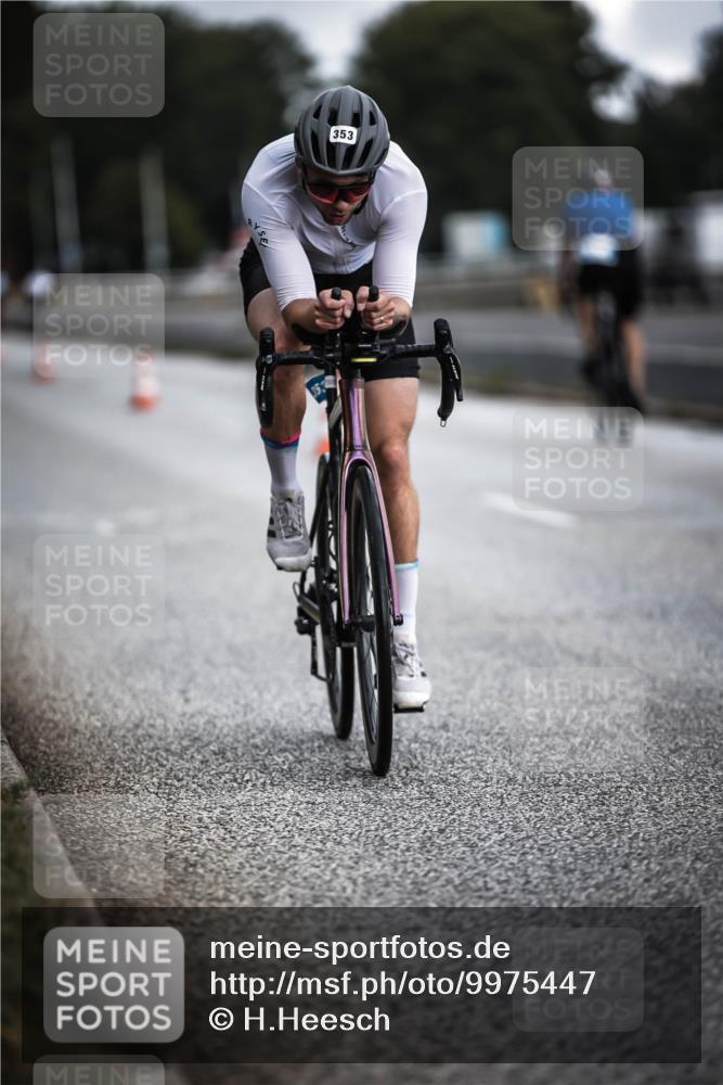 16.08.2026 - KN Förde Triathlon 2026 H.Heesch http://msf.ph/oto/9975447 16.08.2026 11:11:27 Radfahren 353, 409 meine-sportfotos.de