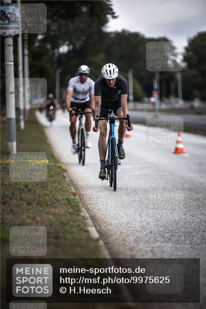 16.08.2026 - KN Förde Triathlon 2026 H.Heesch http://msf.ph/oto/9975625 16.08.2026 11:12:20 Radfahren 315, 388, 400, 408 meine-sportfotos.de