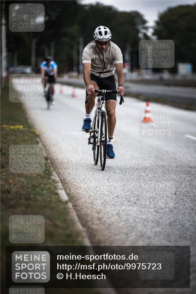 16.08.2026 - KN Förde Triathlon 2026 H.Heesch http://msf.ph/oto/9975723 16.08.2026 11:12:43 Radfahren 395, 407, 410 meine-sportfotos.de