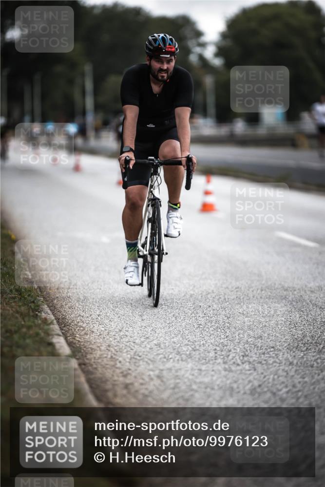 16.08.2026 - KN Förde Triathlon 2026 H.Heesch http://msf.ph/oto/9976123 16.08.2026 11:15:21 Radfahren 341, 355, 359, 367, 374, 378, 407, 802 meine-sportfotos.de