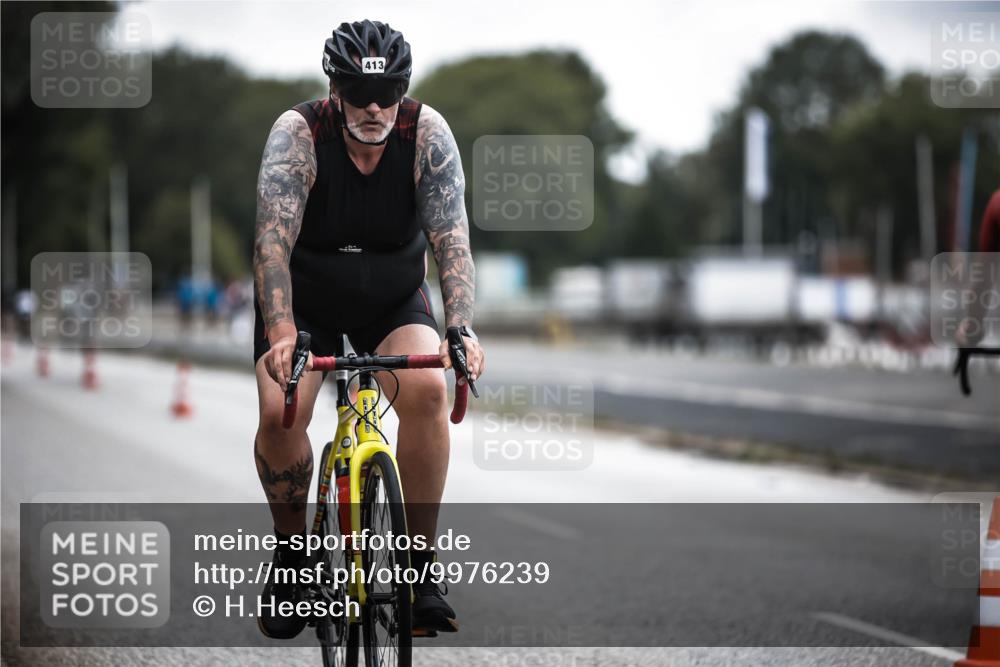 16.08.2026 - KN Förde Triathlon 2026 H.Heesch http://msf.ph/oto/9976239 16.08.2026 11:16:28 Radfahren 354, 360, 406, 413, 801 meine-sportfotos.de