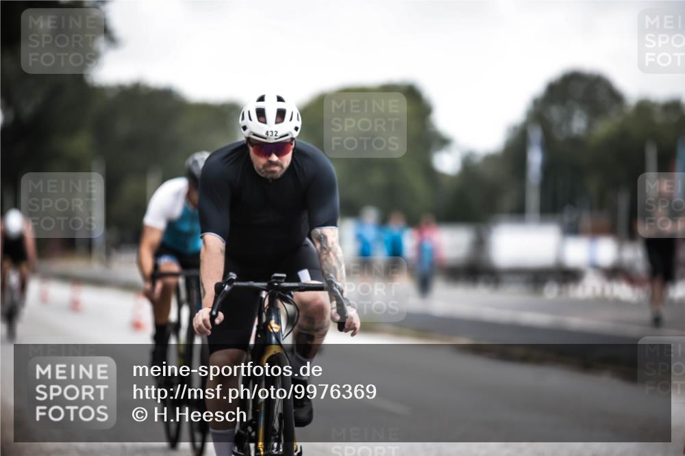 16.08.2026 - KN Förde Triathlon 2026 H.Heesch http://msf.ph/oto/9976369 16.08.2026 11:17:29 Radfahren 322, 345, 349, 358, 371, 382, 432, 435, 804 meine-sportfotos.de