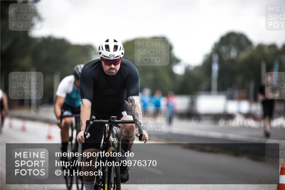 16.08.2026 - KN Förde Triathlon 2026 H.Heesch http://msf.ph/oto/9976370 16.08.2026 11:17:29 Radfahren 322, 345, 349, 358, 371, 382, 432, 435, 804 meine-sportfotos.de