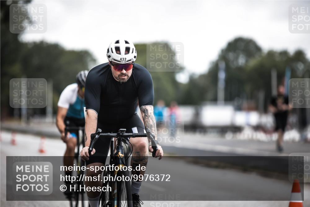 16.08.2026 - KN Förde Triathlon 2026 H.Heesch http://msf.ph/oto/9976372 16.08.2026 11:17:29 Radfahren 322, 345, 349, 358, 371, 382, 432, 435, 804 meine-sportfotos.de