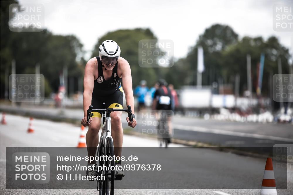 16.08.2026 - KN Förde Triathlon 2026 H.Heesch http://msf.ph/oto/9976378 16.08.2026 11:17:32 Radfahren 322, 358, 359, 382, 417, 432, 435, 804 meine-sportfotos.de