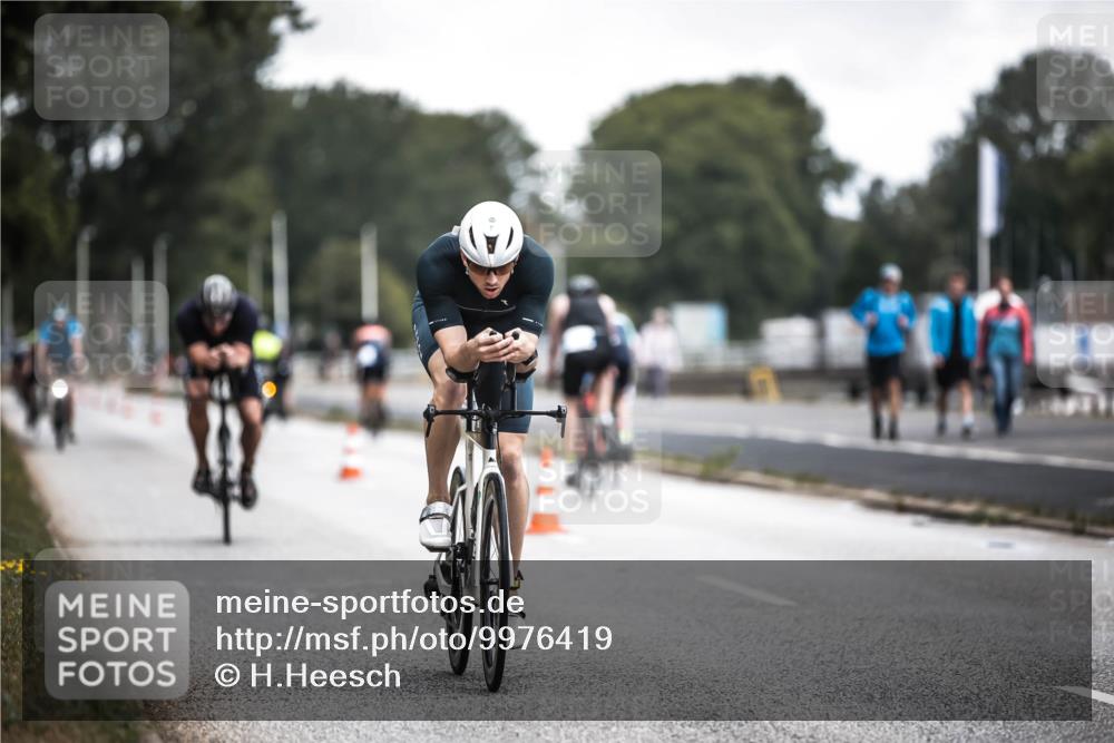 16.08.2026 - KN Förde Triathlon 2026 H.Heesch http://msf.ph/oto/9976419 16.08.2026 11:17:41 Radfahren 304, 308, 318, 355, 383, 390 meine-sportfotos.de