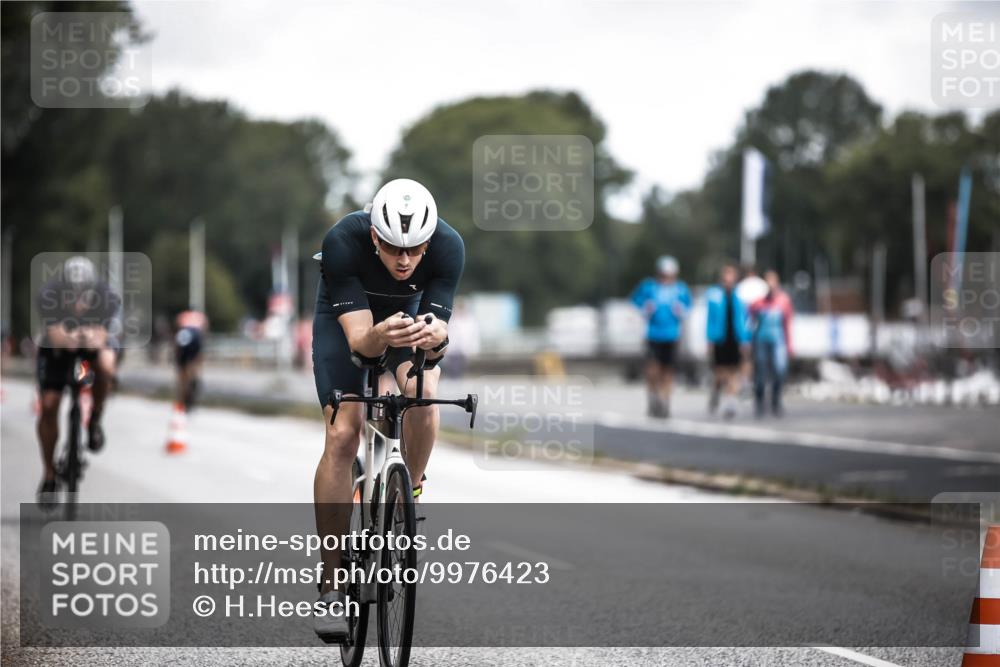 16.08.2026 - KN Förde Triathlon 2026 H.Heesch http://msf.ph/oto/9976423 16.08.2026 11:17:41 Radfahren 304, 308, 318, 355, 383, 390 meine-sportfotos.de