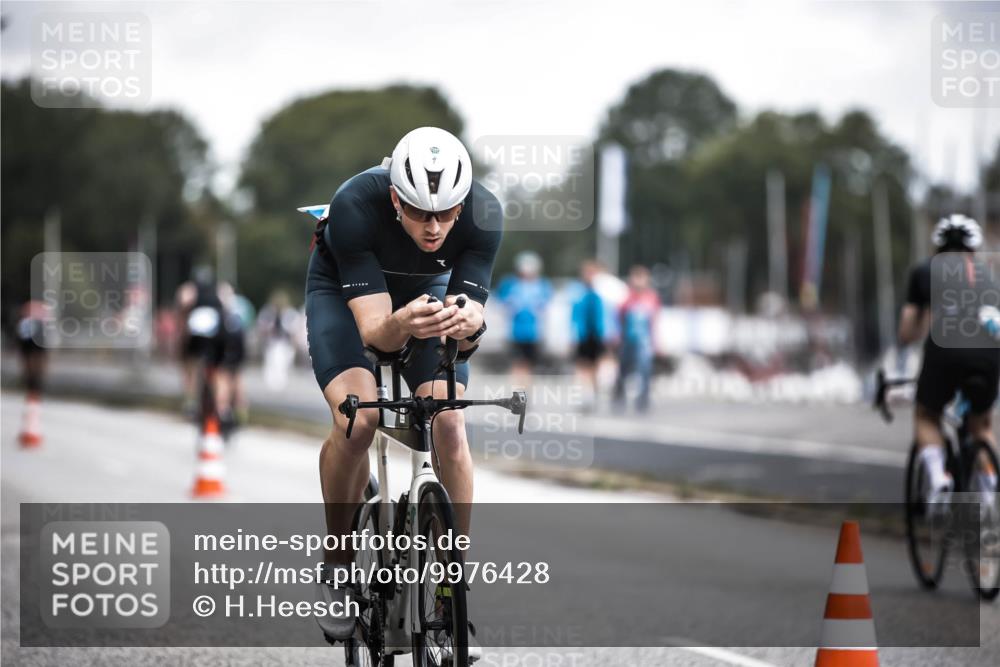 16.08.2026 - KN Förde Triathlon 2026 H.Heesch http://msf.ph/oto/9976428 16.08.2026 11:17:41 Radfahren 304, 308, 318, 355, 383, 390 meine-sportfotos.de