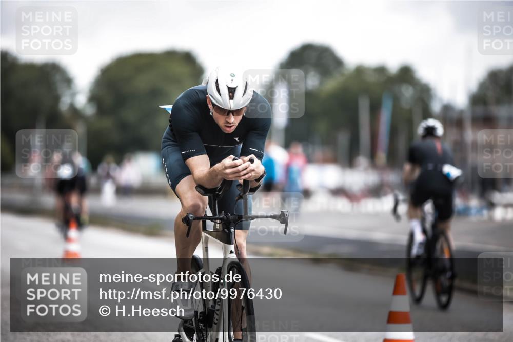 16.08.2026 - KN Förde Triathlon 2026 H.Heesch http://msf.ph/oto/9976430 16.08.2026 11:17:41 Radfahren 304, 308, 318, 355, 383, 390 meine-sportfotos.de
