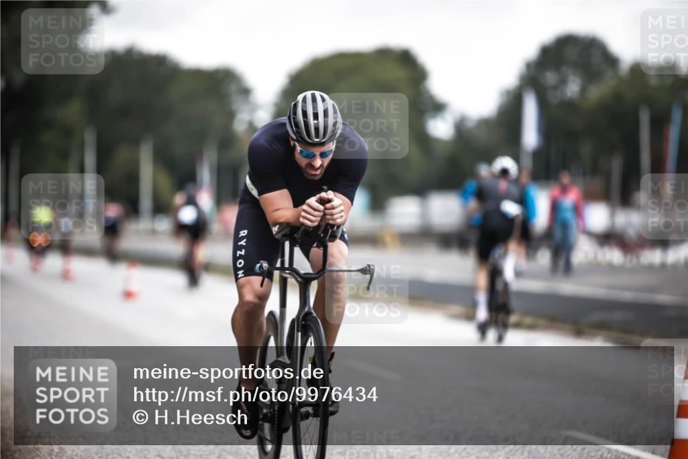 16.08.2026 - KN Förde Triathlon 2026 H.Heesch http://msf.ph/oto/9976434 16.08.2026 11:17:42 Radfahren 304, 308, 318, 355, 383, 390 meine-sportfotos.de
