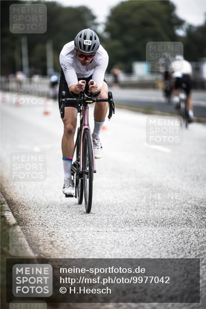 16.08.2026 - KN Förde Triathlon 2026 H.Heesch http://msf.ph/oto/9977042 16.08.2026 11:21:01 Radfahren 316, 353, 364, 379, 386, 410, 411, 430 meine-sportfotos.de