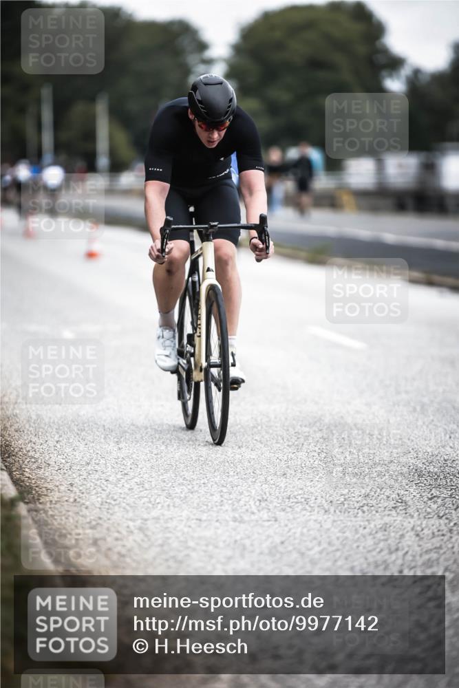 16.08.2026 - KN Förde Triathlon 2026 H.Heesch http://msf.ph/oto/9977142 16.08.2026 11:21:17 Radfahren 312, 320 meine-sportfotos.de