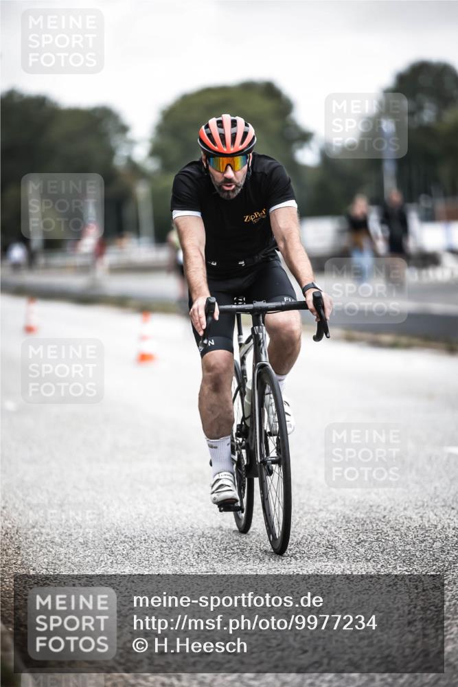 16.08.2026 - KN Förde Triathlon 2026 H.Heesch http://msf.ph/oto/9977234 16.08.2026 11:21:35 Radfahren 352, 426, 436 meine-sportfotos.de