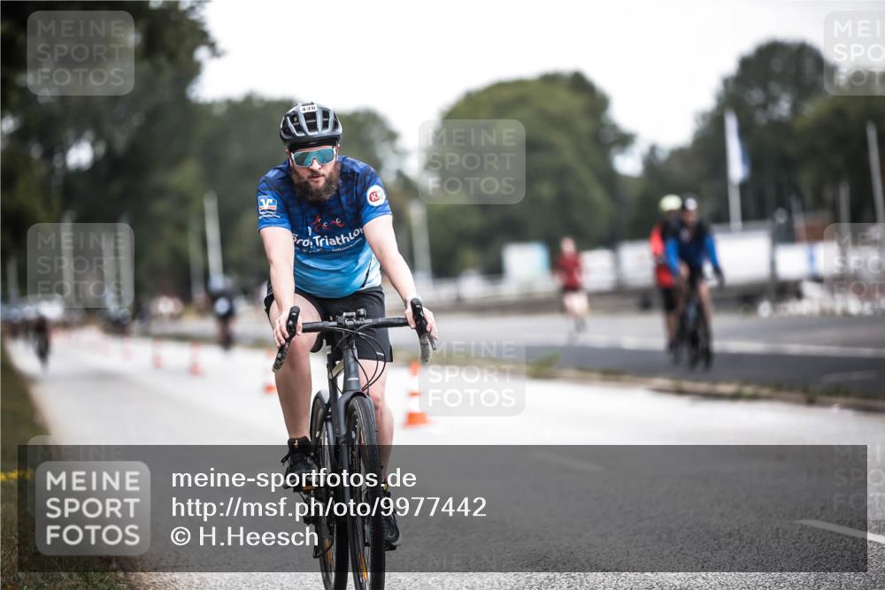 16.08.2026 - KN Förde Triathlon 2026 H.Heesch http://msf.ph/oto/9977442 16.08.2026 11:21:54 Radfahren 391, 438 meine-sportfotos.de