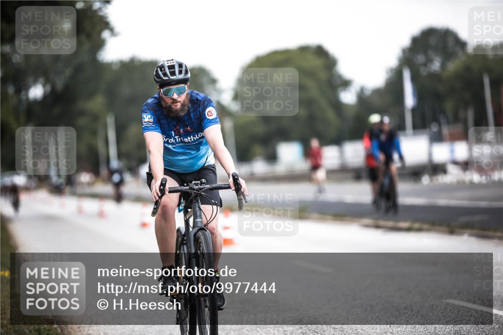 16.08.2026 - KN Förde Triathlon 2026 H.Heesch http://msf.ph/oto/9977444 16.08.2026 11:21:54 Radfahren 391, 438 meine-sportfotos.de