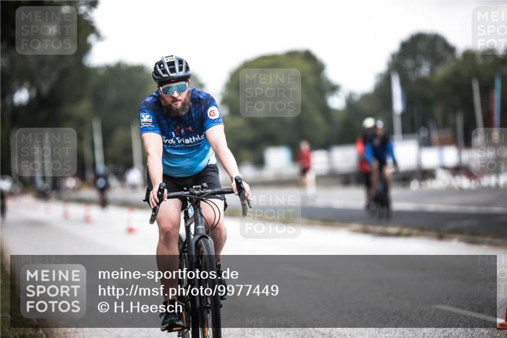 16.08.2026 - KN Förde Triathlon 2026 H.Heesch http://msf.ph/oto/9977449 16.08.2026 11:21:54 Radfahren 391, 438 meine-sportfotos.de