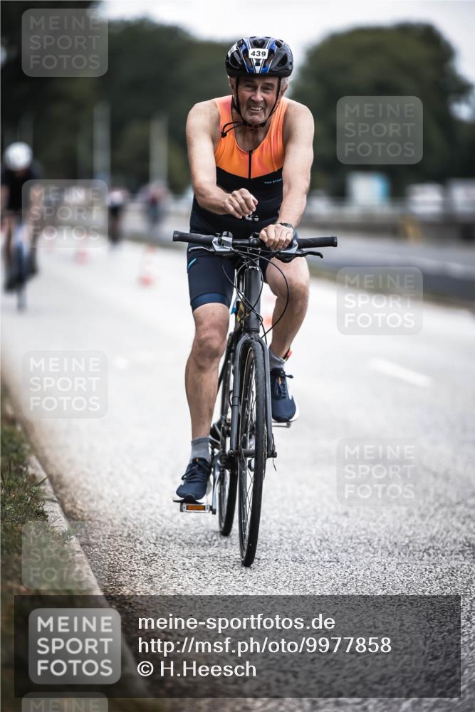 16.08.2026 - KN Förde Triathlon 2026 H.Heesch http://msf.ph/oto/9977858 16.08.2026 11:22:57 Radfahren 327, 388, 439 meine-sportfotos.de