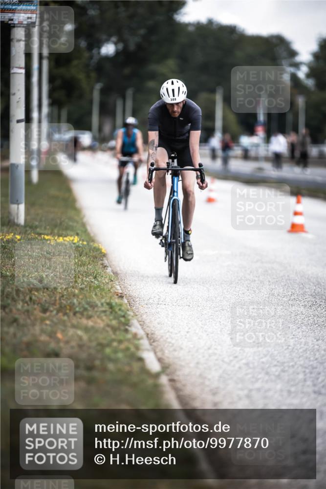 16.08.2026 - KN Förde Triathlon 2026 H.Heesch http://msf.ph/oto/9977870 16.08.2026 11:22:59 Radfahren 357, 388, 439 meine-sportfotos.de