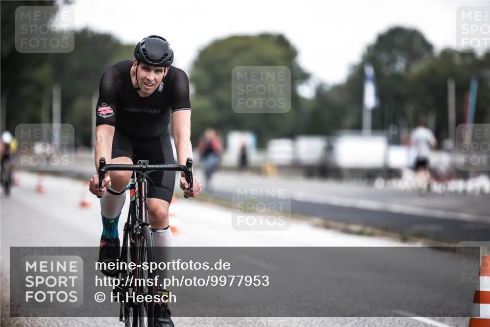 16.08.2026 - KN Förde Triathlon 2026 H.Heesch http://msf.ph/oto/9977953 16.08.2026 11:23:12 Radfahren 309, 386, 398, 403, 411 meine-sportfotos.de