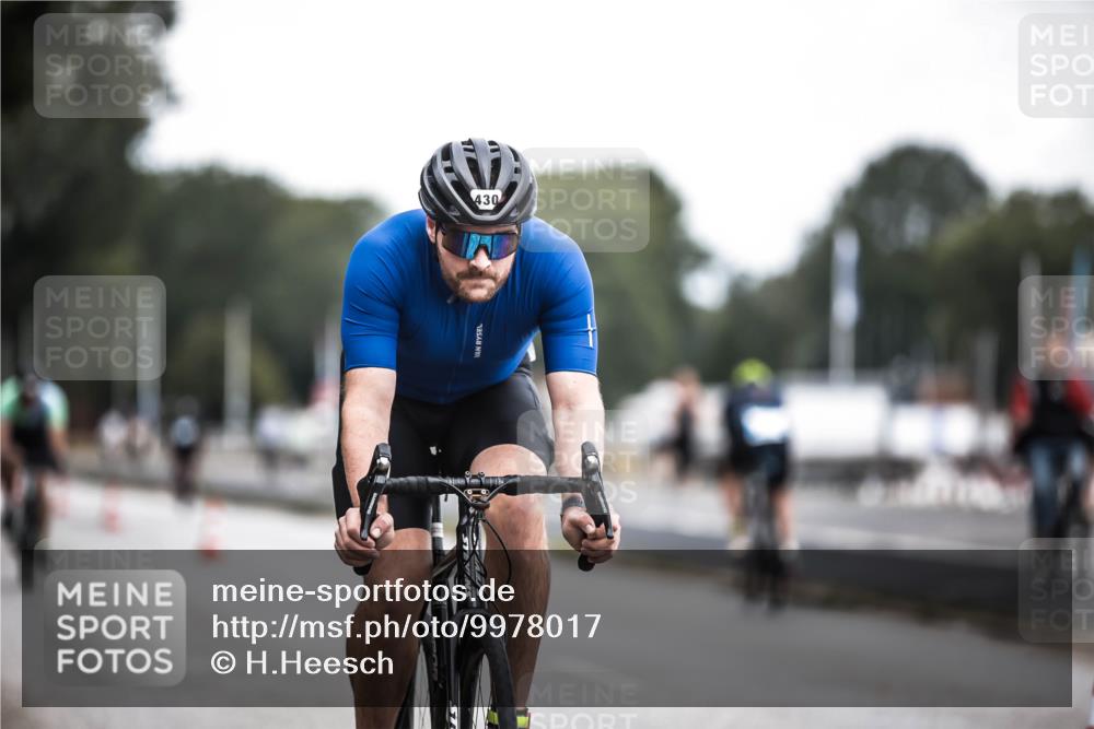 16.08.2026 - KN Förde Triathlon 2026 H.Heesch http://msf.ph/oto/9978017 16.08.2026 11:23:21 Radfahren 370, 379, 430 meine-sportfotos.de