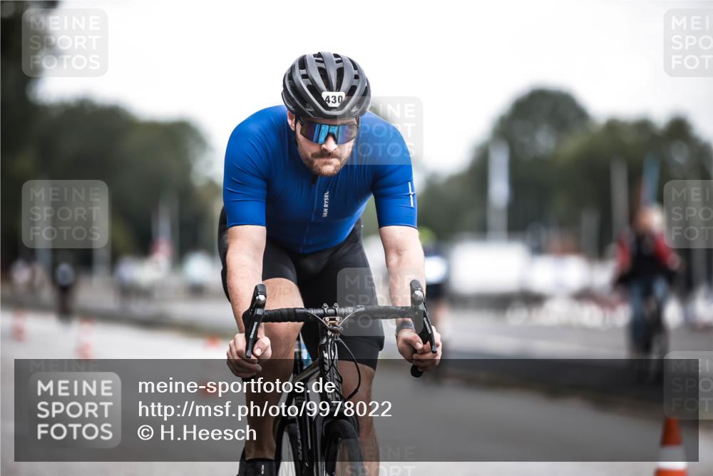 16.08.2026 - KN Förde Triathlon 2026 H.Heesch http://msf.ph/oto/9978022 16.08.2026 11:23:21 Radfahren 370, 379, 430 meine-sportfotos.de