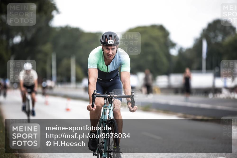 16.08.2026 - KN Förde Triathlon 2026 H.Heesch http://msf.ph/oto/9978034 16.08.2026 11:23:24 Radfahren 316, 370, 379, 395, 430 meine-sportfotos.de