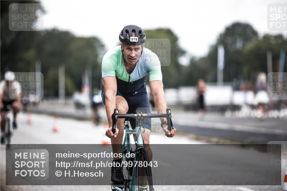16.08.2026 - KN Förde Triathlon 2026 H.Heesch http://msf.ph/oto/9978043 16.08.2026 11:23:24 Radfahren 316, 370, 379, 395, 430 meine-sportfotos.de