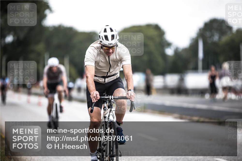 16.08.2026 - KN Förde Triathlon 2026 H.Heesch http://msf.ph/oto/9978061 16.08.2026 11:23:27 Radfahren 316, 370, 379, 395 meine-sportfotos.de
