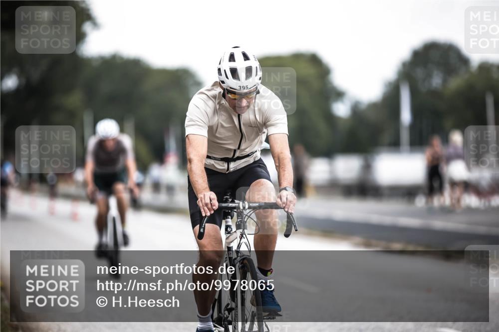 16.08.2026 - KN Förde Triathlon 2026 H.Heesch http://msf.ph/oto/9978065 16.08.2026 11:23:27 Radfahren 316, 370, 379, 395 meine-sportfotos.de