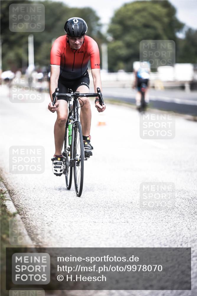 16.08.2026 - KN Förde Triathlon 2026 H.Heesch http://msf.ph/oto/9978070 16.08.2026 11:30:37 Radfahren 425, 428, 430, 438 meine-sportfotos.de