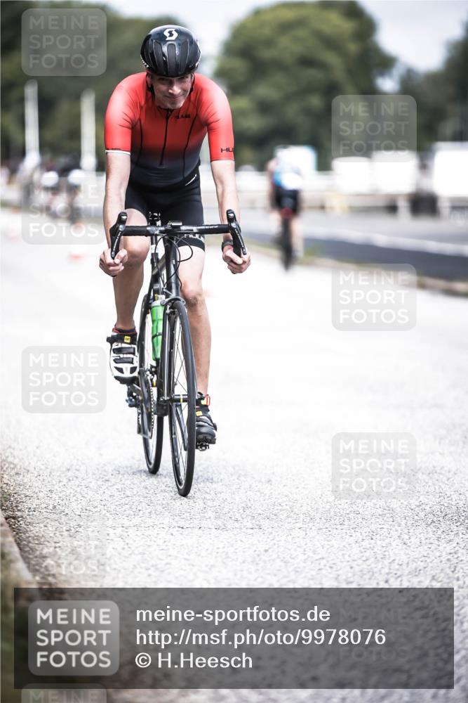 16.08.2026 - KN Förde Triathlon 2026 H.Heesch http://msf.ph/oto/9978076 16.08.2026 11:30:37 Radfahren 425, 428, 430, 438 meine-sportfotos.de