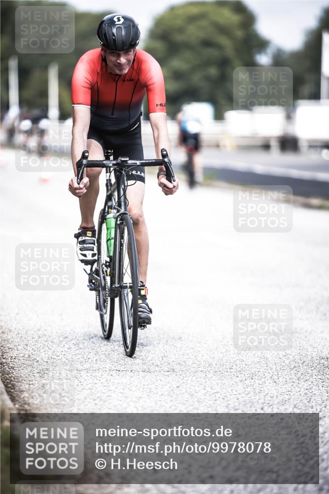 16.08.2026 - KN Förde Triathlon 2026 H.Heesch http://msf.ph/oto/9978078 16.08.2026 11:30:37 Radfahren 425, 428, 430, 438 meine-sportfotos.de