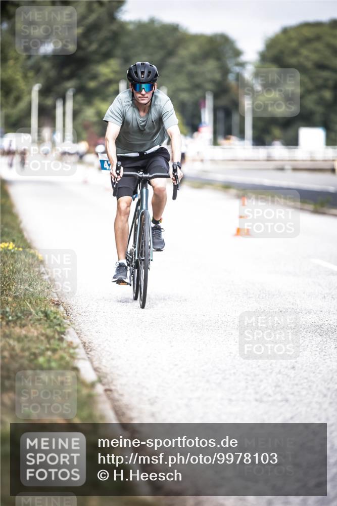 16.08.2026 - KN Förde Triathlon 2026 H.Heesch http://msf.ph/oto/9978103 16.08.2026 11:30:40 Radfahren 386, 425, 428, 430, 438 meine-sportfotos.de