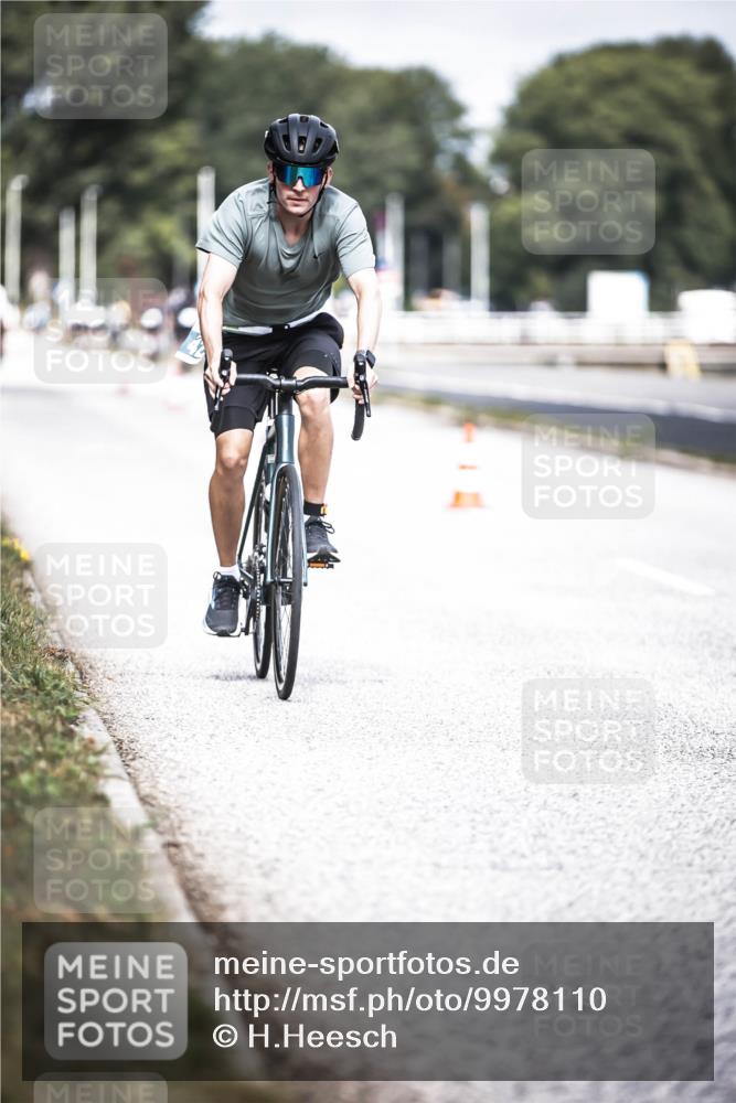 16.08.2026 - KN Förde Triathlon 2026 H.Heesch http://msf.ph/oto/9978110 16.08.2026 11:30:41 Radfahren 386, 411, 425, 428, 430, 438 meine-sportfotos.de